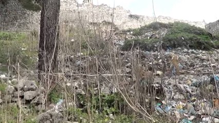 Berat, "pushohet" lagjia 'Kala', mbeturinat mbizotërojnë në të gjithë hapësirën