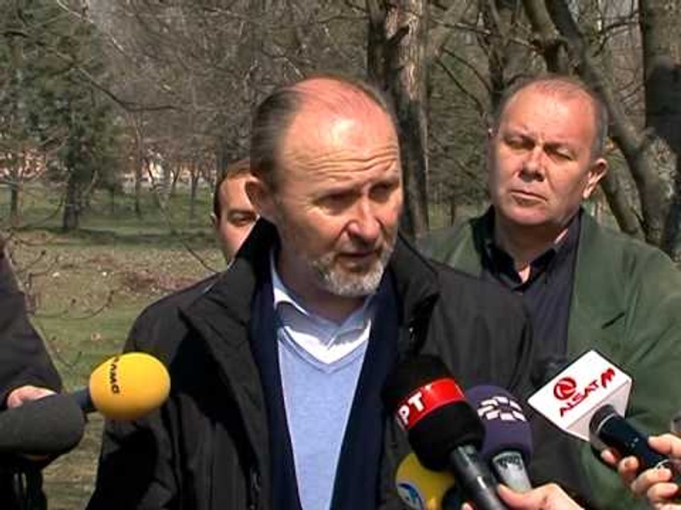 Двојазичност во Скопје, сѐ уште нема резултат о...