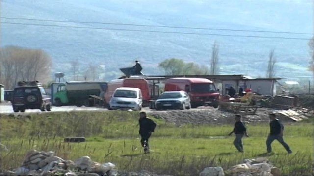 Tritol ekskavatorit të komunës Milot. U përdor nga INUK, për shembjen e ndërtimeve pa leje