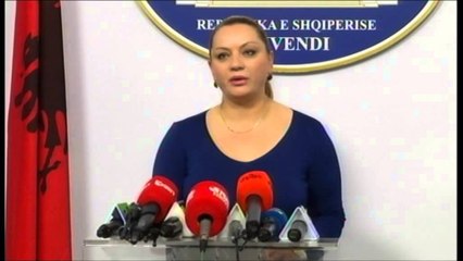 Télécharger la video: Vrasja e Ilia Karelit në burgun grek, PD thirrje qeverisë: Të zbardhet ngjarja e rëndë