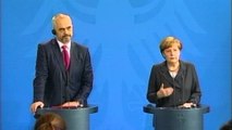 Statusi? Merkel: Vendet i trajtojmë sipas raportit të KE-së