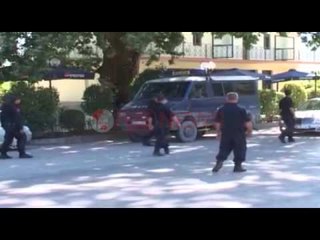 Ambasada e SHBA urdhër punonjësve Të saj: Mos shkoni në Lazarat, s'ka polici