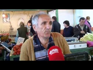 Prodhimi vendas në treg ul çmimet, tregtarët: Sërish fuqia blerëse mbetet e vogël