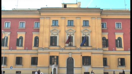 Dëmshpërblimi i ish të përndjekurve. Veliaj, shpërndan 54 urdhër-pagesa