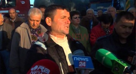 Protestë e punëtorëve në Fier, rreth 1400 persona kërcënojnë me grevë urie