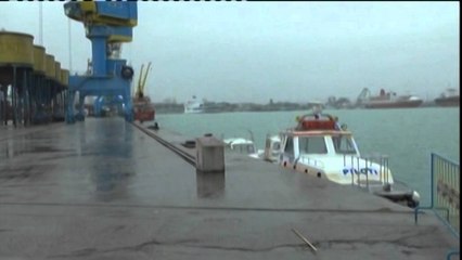 Hidhet në det, nga trageti. Dyshohet se vuante nga depresioni