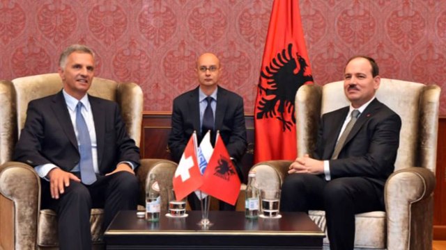 Nishani-Bushati, takim me Burkhalter. Diskutohet për shqiptarët në rajon, si edhe Kosova