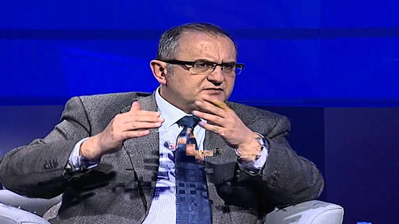 Petrit Vasili, në "intervista e mbrëmjes", nga Klara Dervishi