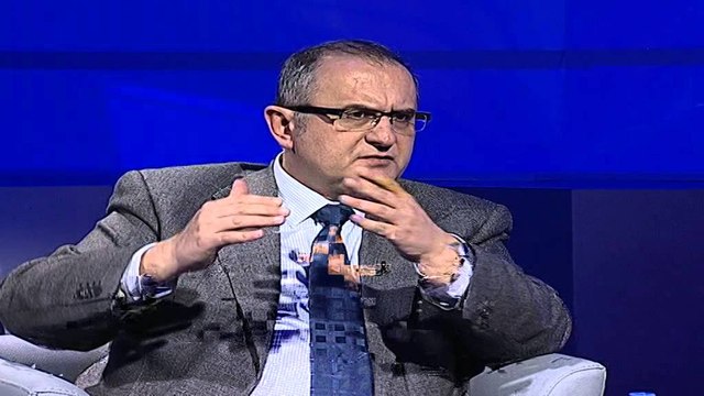 Petrit Vasili, në intervista e mbrëmjes , nga Klara Dervishi