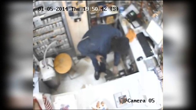 Arrestohet grabitësi i supermarketit. Durrës, policia e identifikon nga kamerat e sigurisë