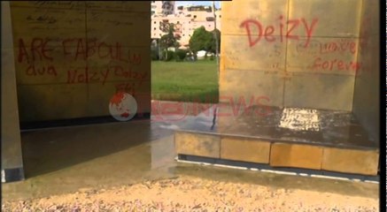 Skandal. Monumenti i Pavarësisë vazhdon të përdhoset, askush s'merr masa