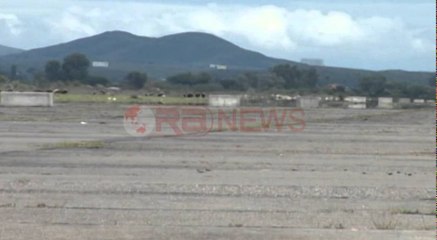 Trafiku i drogës, aerodromi i Gjadrit bllokohet me barriera betoni