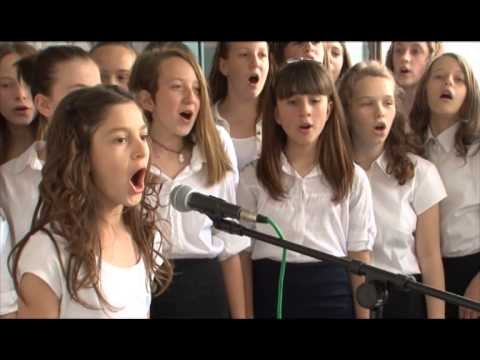 Lajme - Festohet 59 vjetori i themelimit të shkollës Mazllom Këpuska