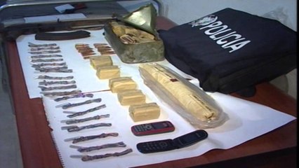 Sekuestrohet një bazë me arsenal armësh. Berat, arrestohen dy persona që i tregëtonin