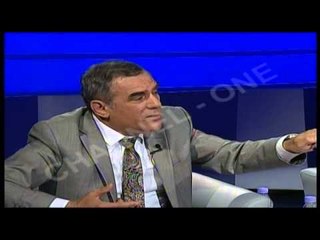 Tema: "Protesta e tretë e PD", nga gazetari Roland Qafoku