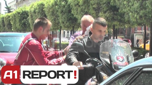A1 Report - Tirane, shoferi dhunon rojen private per nje vend parkimi