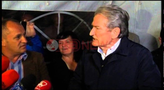 10 të ikur nga administrata hyjnë në grevë urie, Berisha: Rama do përballet me qëndresë të fuqishme