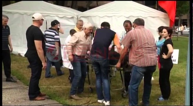 Dita e katërt e grevës së urisë, rëndohet shëndeti i grevistëve, dy në spital