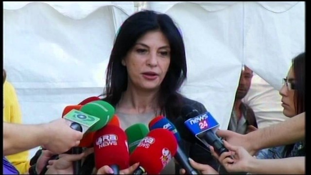 Rëndohet gjendja shëndetësore e grevistëve. Deputetet Vokshi e Topalli në tendat e tyre