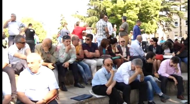 Të larguarit nga administrata mbyllin grevën e urisë pas apelit të Fyles