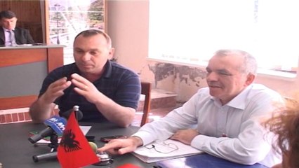 Mbyllja e tregut, protesta në Lezhë. Bllokohet makina e dr. së tatimeve Briseida Shehaj