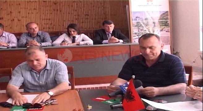 Tregtarët pushtojnë tatimet, protestë pas mbylljes së tregut