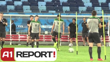 A1 Report - Trajneri Australisë bën thirrje, merrni shembull nga Kili.