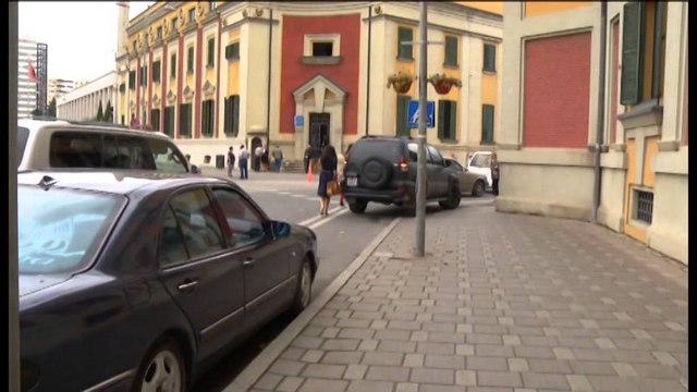 Administrata me orare të shkurtuara. Vendimi hyn në fuqi vetëm për muajin gusht, shkak vapa