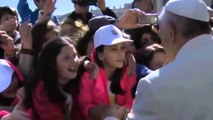 Vizita e Papës në Shqipëri.Përshëndet edhe Nishani dhe Basha