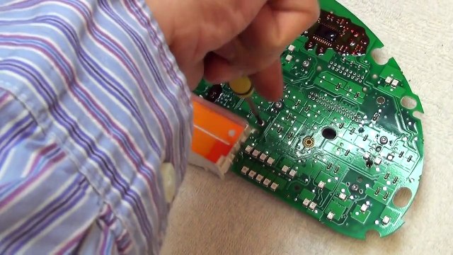 BMW SPEEDO Pixel fix in 2 minutes - UNCUT - e39 e38 x5 repair instructions - silver ribbon cable
