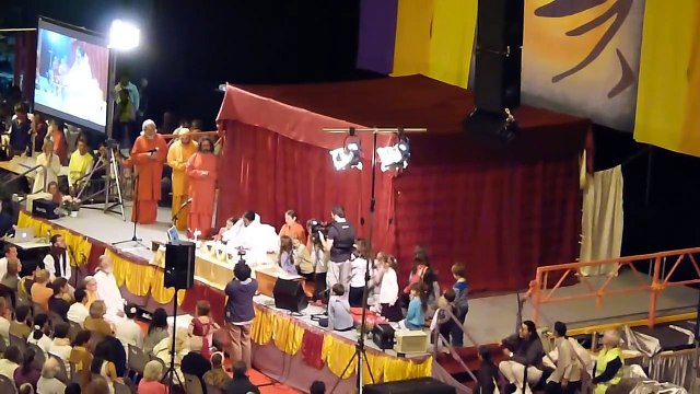 AMMA (Mata Amritanandamayi) AU ZENITH DE TOULON, NOVEMBRE 2012