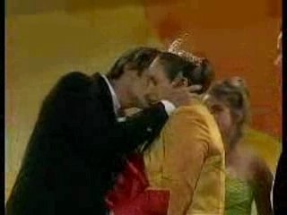 Valentina gana el concurso de belleza