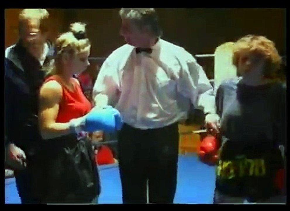 womens kickboxing fight