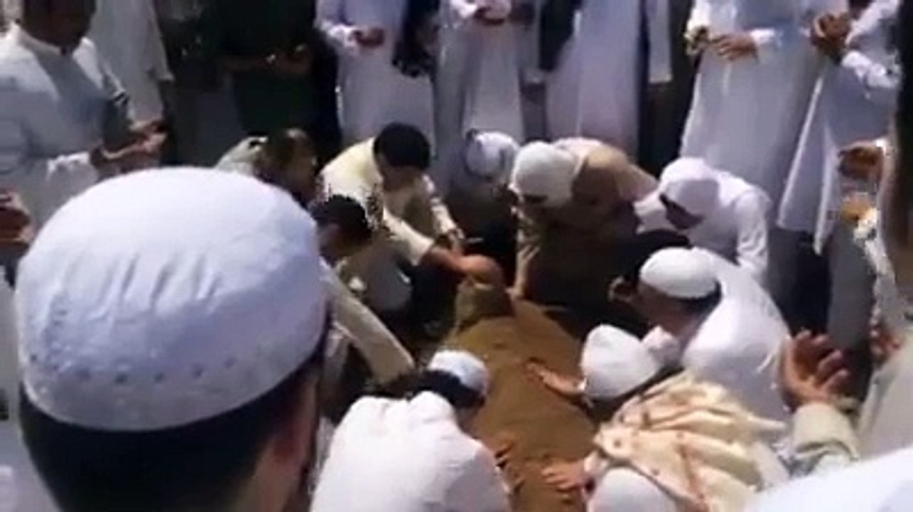 The Burial of the great Hanafi Fiqh of Damascus Shaykh Assad Muhammad Sa'id as-Sagharji in al-Baqi al-Sharif in Madinah