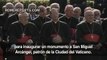 Benedicto XVI y el Papa Francisco inauguran juntos una estatua en los Jardines Vaticanos