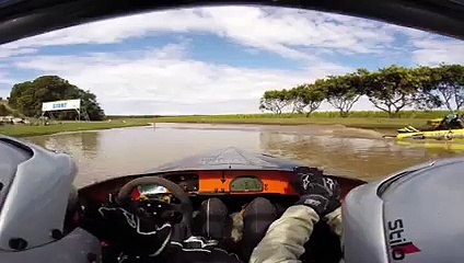Crash en jet boat impressionnant, filmé en caméra embarquée