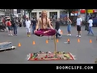 awesome street performer illusion