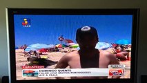 Banhista comediante em reportagem da TVI na praia de Carcavelos