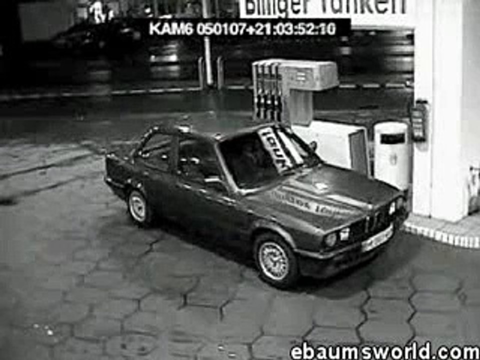 Lazy girl trys to pump gas and falls on ass