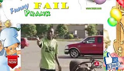 Funny Man Leaves Baby Stroller On a Bike Lock QzgENf7MlCU