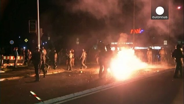 تظاهرات راست افراطی بر ضد مهاجران در شهر هیدنو در آلمان