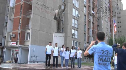 Shoqata “Miqtë e Amerikës” ngriti sot flamurin Amerikan në sheshin Bill Clinton në Prishtinë