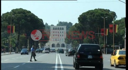 Gati për vizitën e Merkel, bulevardi vishet me flamuj gjermanë-Ora News