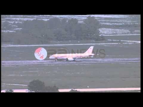Momenti i mbërritjes së avionit të Merkel në Tiranë- Ora News- Lajmi i fundit-