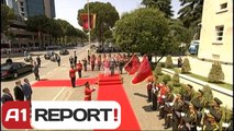 A1 Report - Merkel në Tiranë, Qindra qytetarë para kryeministrisë presin Merkel