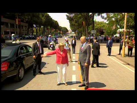 Merkel në Tiranë. Vizita historike, takim me Ramen dhe Nishanin