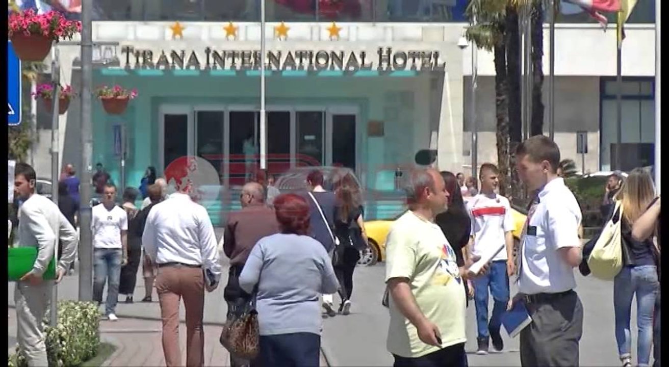 Rregulli për bankat, BSH i detyron që të jenë transparente me klientët  - Ora News-