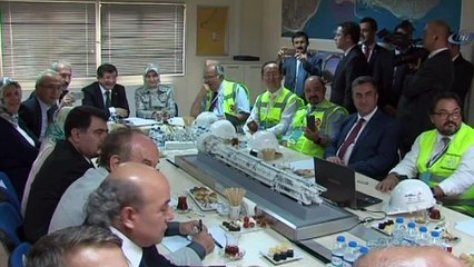 Başbakan Davutoğlu, tarihi ana tanıklık etti