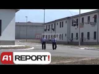 A1 Report - Vlorë, babai fsheh kanabisin  në çorape, ja çon djalit në burg