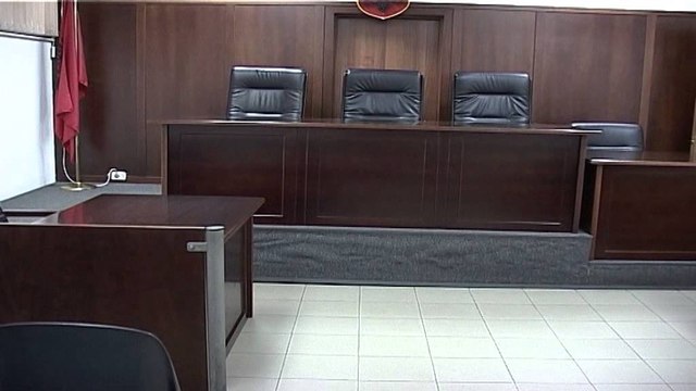 Arrestohet pas dy vitesh arrati shefi i kabinetit të Kserës. Bitro në hetim dhe për një dosje tjetër